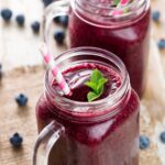 Blueberry smoothies without yogurt in glasses with straws.